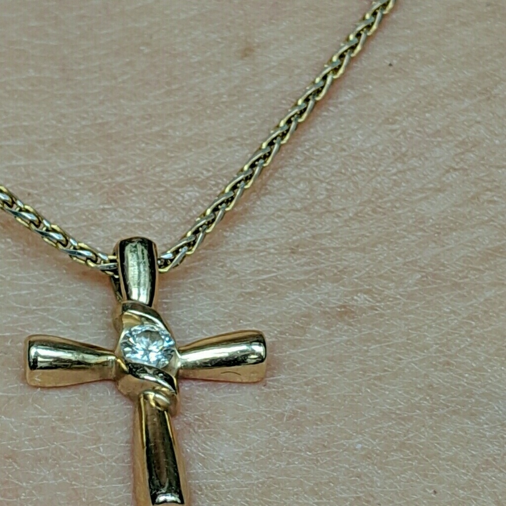 14K yellow gold  cross pendant with diamond